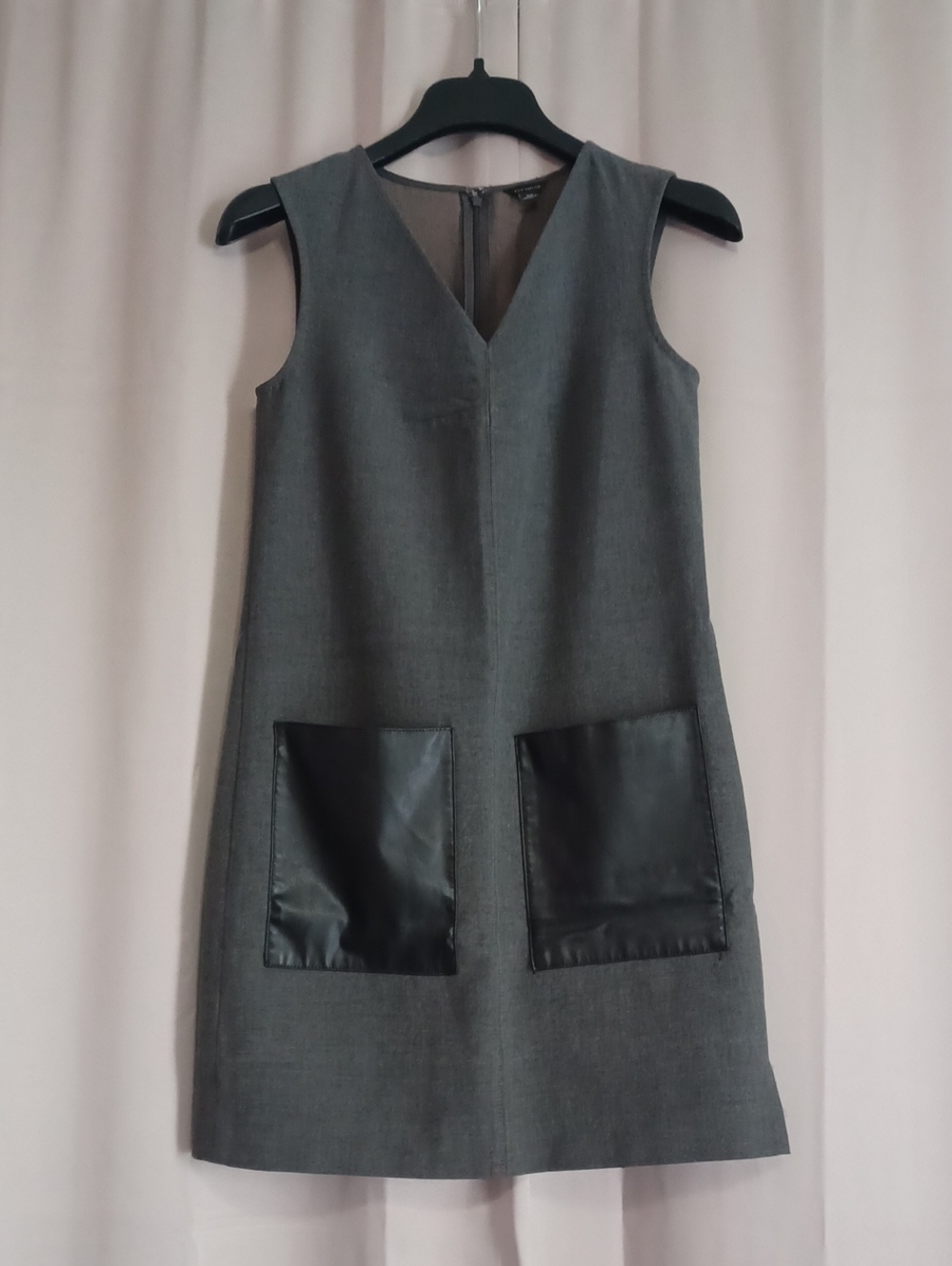 Ann Taylor Gray Shift Dress Faux Leather Patch Pockets XS V-Neck Mini Minimalist